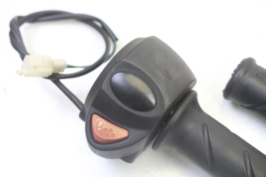 photo de RIGHT HANDLEBAR SWITCH PEUGEOT CITYSTAR 50 (2013 - 2017) - Component detail