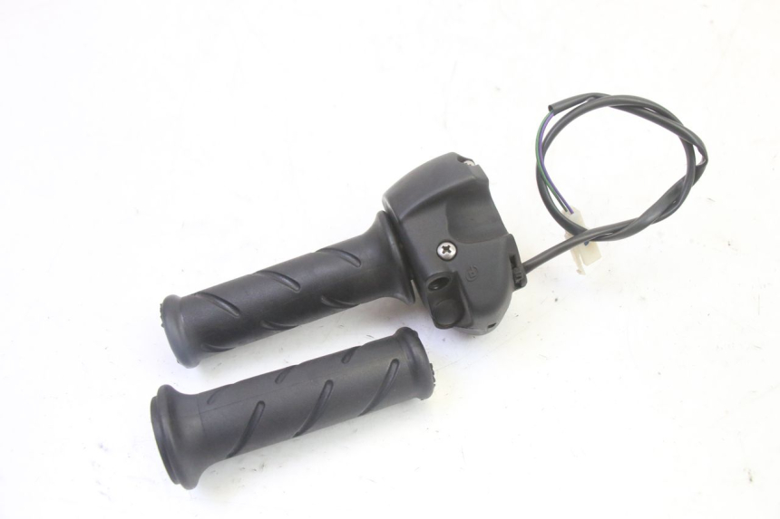 photo de RIGHT HANDLEBAR SWITCH PEUGEOT CITYSTAR 50 (2013 - 2017) - Technical close-up