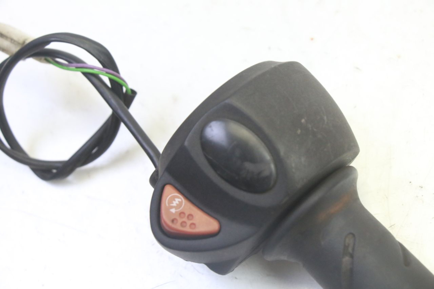 photo de RIGHT HANDLEBAR SWITCH PEUGEOT CITYSTAR 50 (2013 - 2017) - Component detail