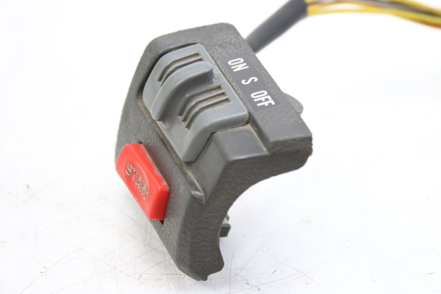 photo de RIGHT HANDLEBAR SWITCH SUZUKI CP 80 (1985 - 1996) - Technical close-up