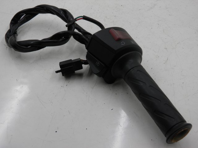 photo de RIGHT SWITCH DERBI GP MAX 250 (2006 - 2008) - Main view
