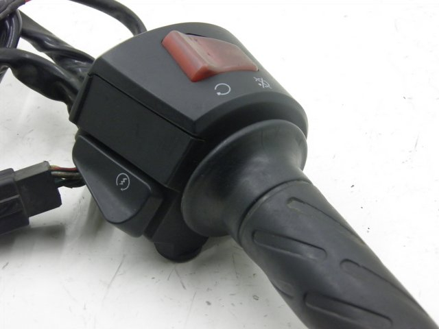 photo de RIGHT SWITCH DERBI GP MAX 250 (2006 - 2008) - Component detail