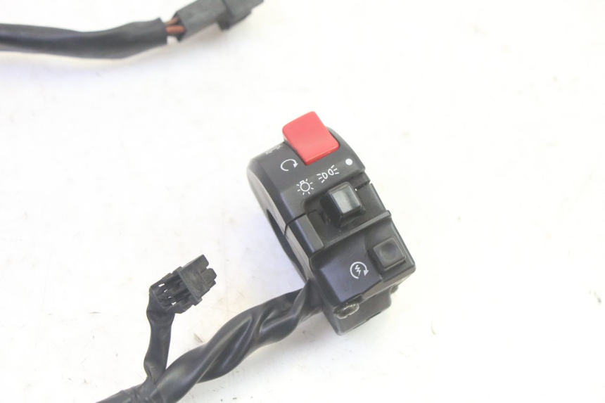 photo de RIGHT SWITCH SUZUKI DL V STROM 1000 (2002 - 2007) - Component detail