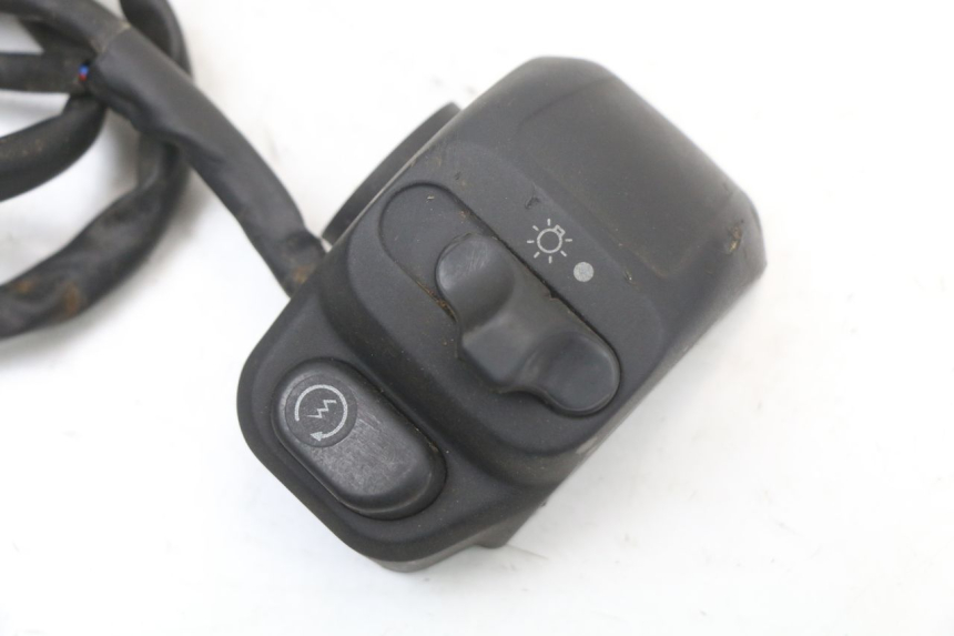 photo de RIGHT HANDLEBAR SWITCH GILERA DNA 50 (2000 - 2007) - Component detail