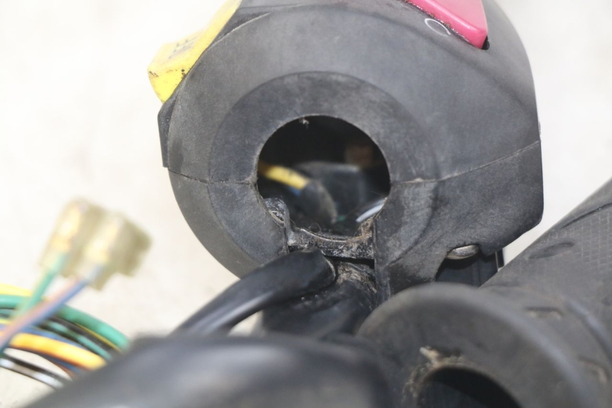 photo de RIGHT HANDLEBAR SWITCH KYMCO DOWNTOWN ABS 125 (2015 - 2017) - Technical close-up