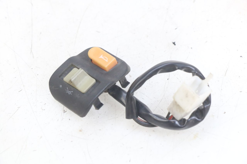 photo de RIGHT HANDLEBAR SWITCH EASY WATTS E-OPAI 1 (2019 - 2024) - Zoom on usage condition