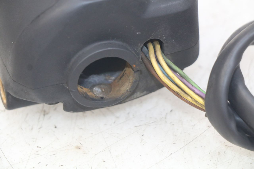 photo de RIGHT HANDLEBAR SWITCH PEUGEOT ELYSEO 125 (1999 - 2004) - Alternative perspective