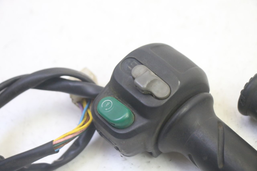 photo de RIGHT HANDLEBAR SWITCH PEUGEOT ELYSEO 125 (1999 - 2004) - Component detail