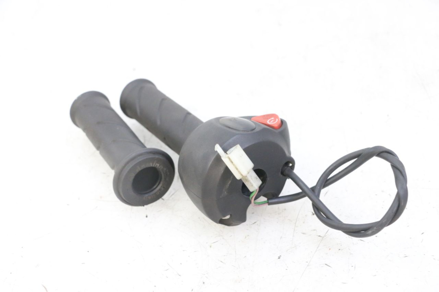 photo de RIGHT SWITCH PEUGEOT ELYSTAR 125 (2002 - 2007) - Technical close-up