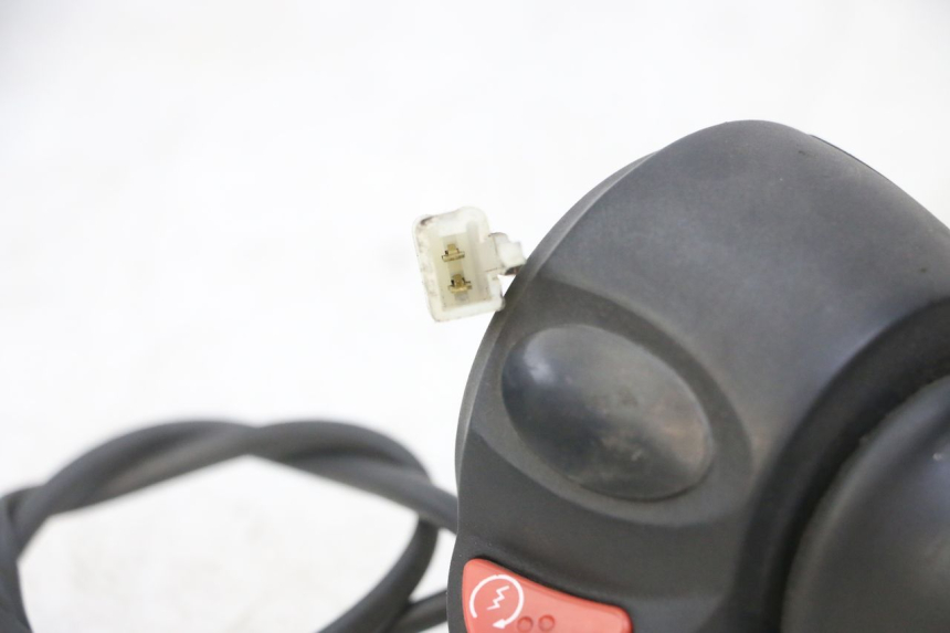 photo de RIGHT SWITCH PEUGEOT ELYSTAR 125 (2002 - 2007) - Fixing points details