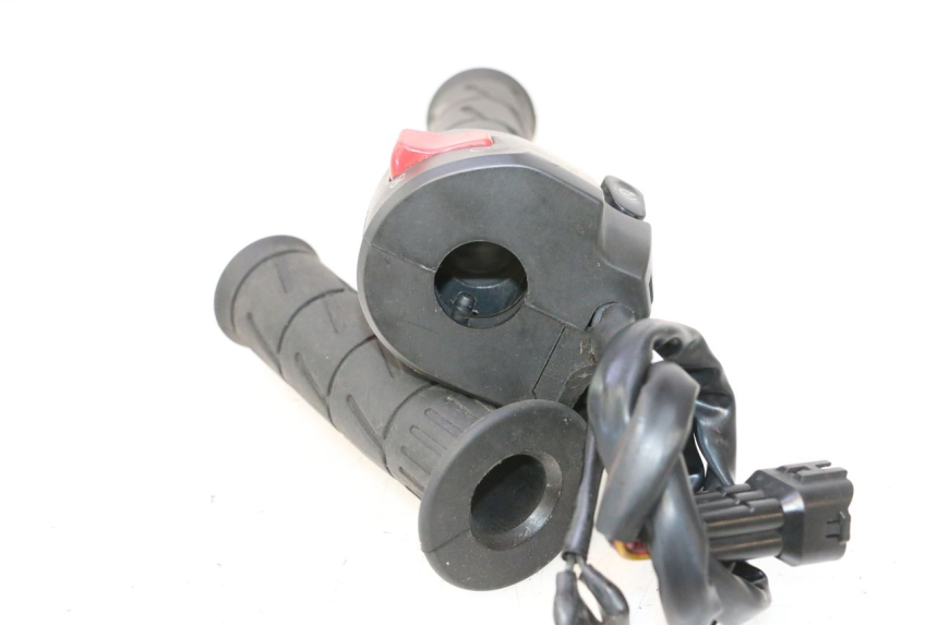 photo de RIGHT SWITCH KAWASAKI ER-6 ER6 N 650 (2005 - 2009) - Component detail