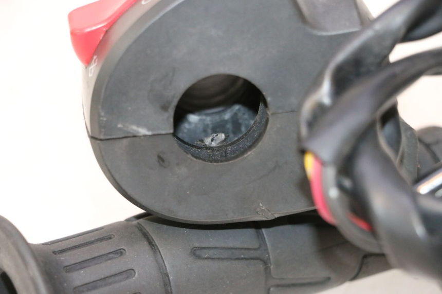 photo de RIGHT SWITCH KAWASAKI ER-6 ER6 N 650 (2005 - 2009) - Alternative perspective