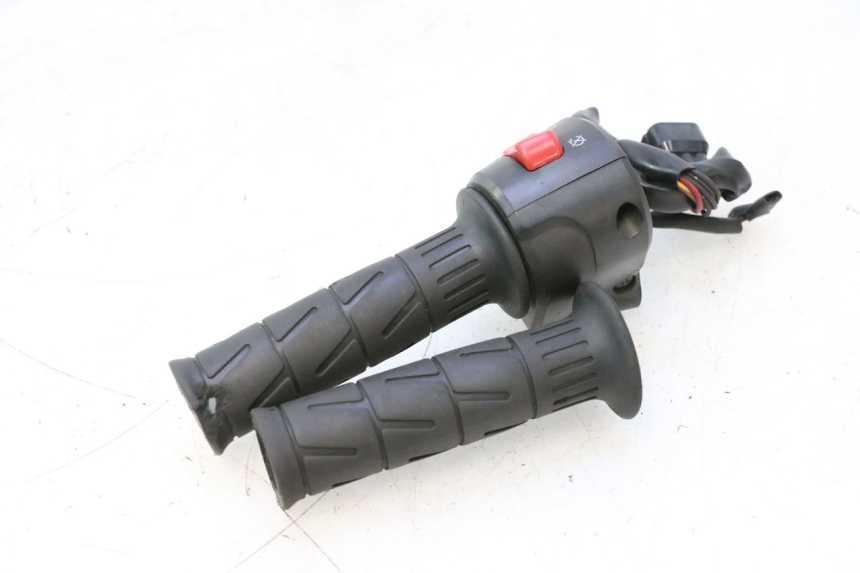 photo de RIGHT SWITCH KAWASAKI ER-6 ER6 N 650 (2005 - 2009) - Surface and material condition