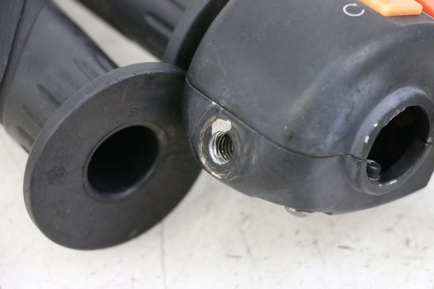 photo de RIGHT HANDLEBAR SWITCH JM MOTORS EVOLIS 4T 50 (2018 - 2022) - Alternative perspective