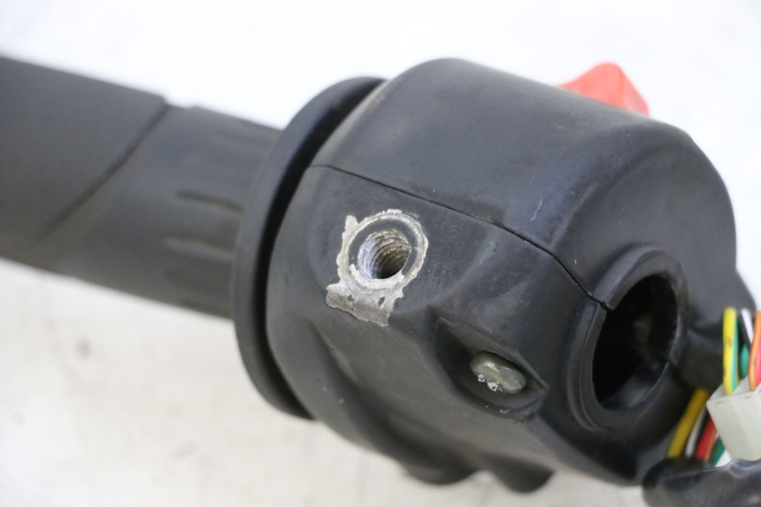 photo de RIGHT HANDLEBAR SWITCH JM MOTORS EVOLIS 4T 50 (2018 - 2022) - Fixing points details