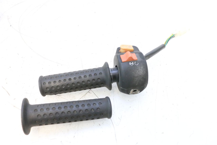 photo de RIGHT HANDLEBAR SWITCH JM MOTORS EVOLIS 4T 50 (2018 - 2022) - Alternative perspective