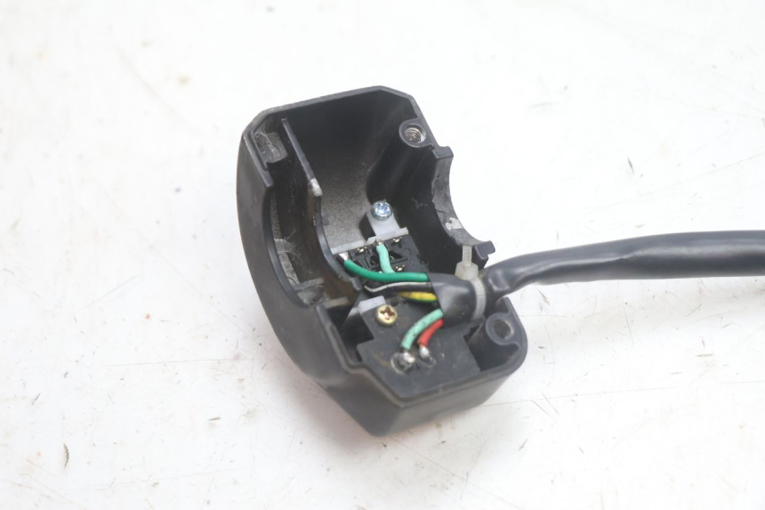 photo de RIGHT HANDLEBAR SWITCH JM MOTORS EVOLIS 4T 50 (2018 - 2022) - Technical close-up