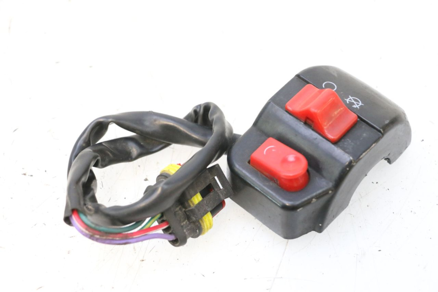 photo de RIGHT HANDLEBAR SWITCH KEEWAY F-ACT FACT EVO 50 (2020 - 2026) - Zoom on usage condition