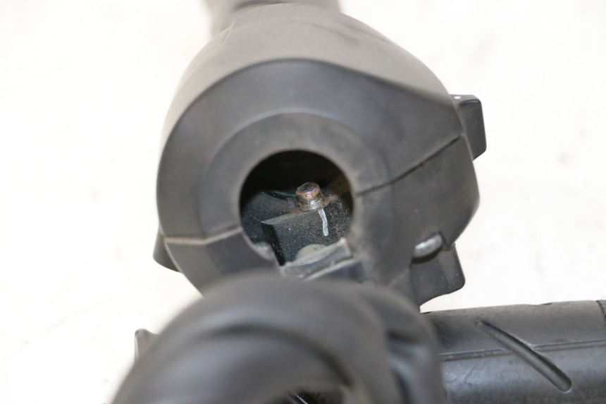 photo de RIGHT HANDLEBAR SWITCH HONDA FES S-WING SWING ABS 125 (2007 - 2015) - Alternative perspective