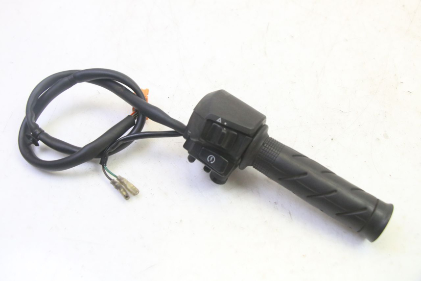 photo de RIGHT HANDLEBAR SWITCH HONDA FES S-WING SWING ABS 125 (2007 - 2015) - Main view