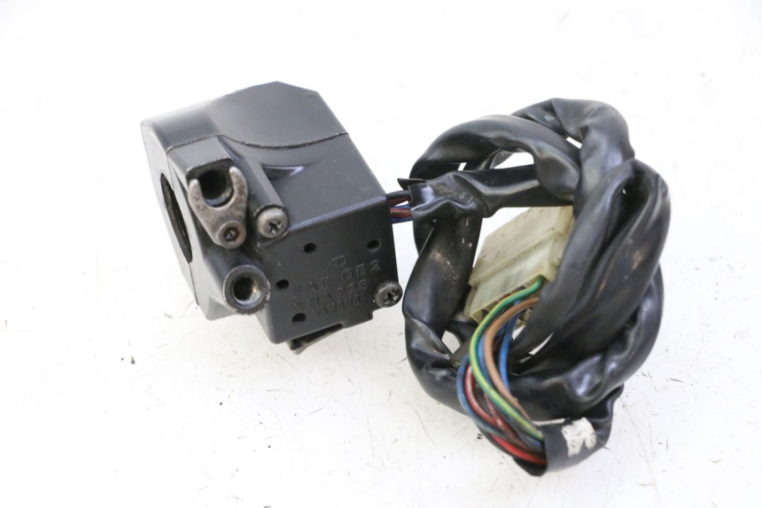 photo de RIGHT SWITCH YAMAHA FJ 36Y 1100 (1984 - 1985) - Technical close-up