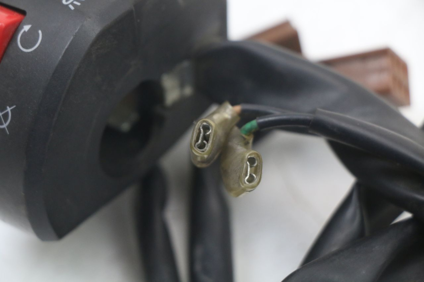 photo de RIGHT HANDLEBAR SWITCH YAMAHA FJR ABS 1300 (2006 - 2012) - Fixing points details
