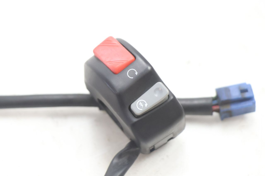 photo de RIGHT SWITCH YAMAHA FJR 1300 (2001 - 2005) - Component detail