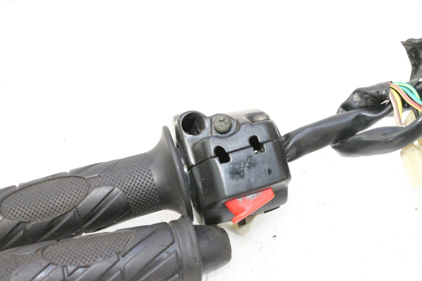 photo de RIGHT SWITCH KEEWAY FOCUS 50 (2006 - 2009) - Alternative perspective