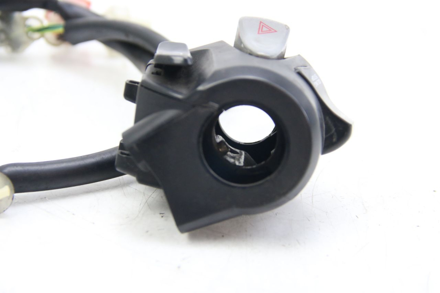 photo de RIGHT HANDLEBAR SWITCH HONDA FORZA 125 (2015 - 2016) - Fixing points details