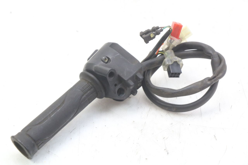 photo de RIGHT HANDLEBAR SWITCH HONDA FORZA 125 (2015 - 2016) - Alternative perspective