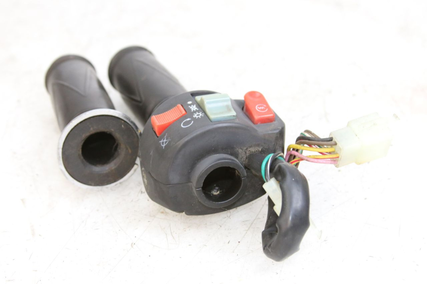 photo de RIGHT SWITCH BAOTIAN FRESH 50 (2004 - 2012) - Technical close-up