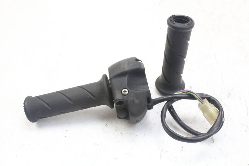 photo de RIGHT SWITCH PEUGEOT GEOPOLIS RS 125 (2007 - 2009) - Alternative perspective