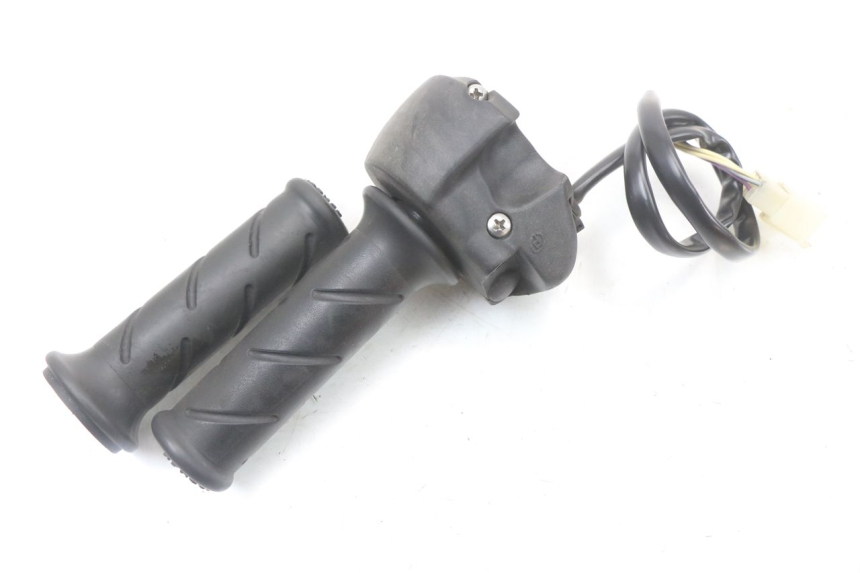 photo de RIGHT SWITCH PEUGEOT GEOPOLIS RS 125 (2007 - 2009) - Alternative perspective