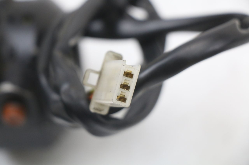 photo de Right switchgear HYOSUNG GF 125 (2001 - 2005) - Surface and material condition