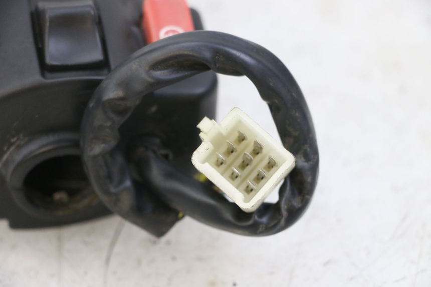 photo de RIGHT SWITCH GOES WIKI 125 (2010 - 2015) - Zoom on usage condition