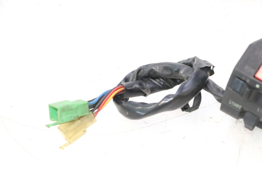photo de RIGHT SWITCH KAWASAKI GPX F ZX750F 750 (1986 - 1990) - Additional view of the item
