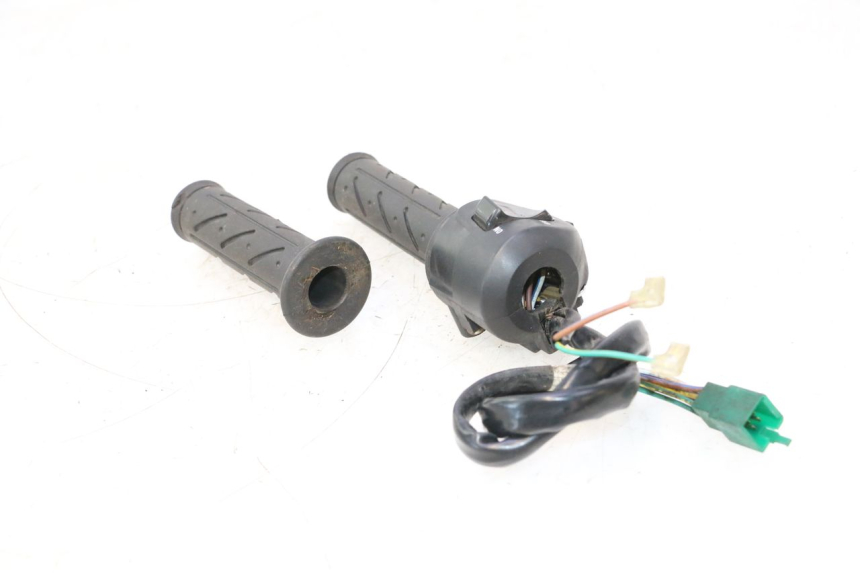photo de RIGHT SWITCH KYMCO GRAND DINK 125 (2008 - 2014) - Fixing points details