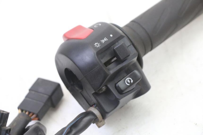 photo de RIGHT SWITCH SUZUKI GS GSE 500 (2001 - 2003) - Zoom on usage condition