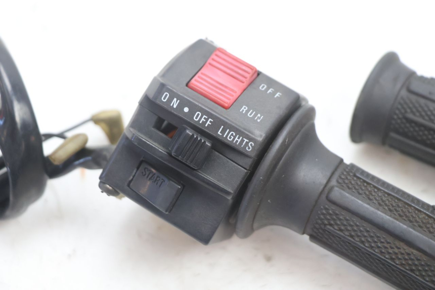 photo de RIGHT SWITCH SUZUKI GSX F GSXF 750 (1988 - 1998) - Component detail
