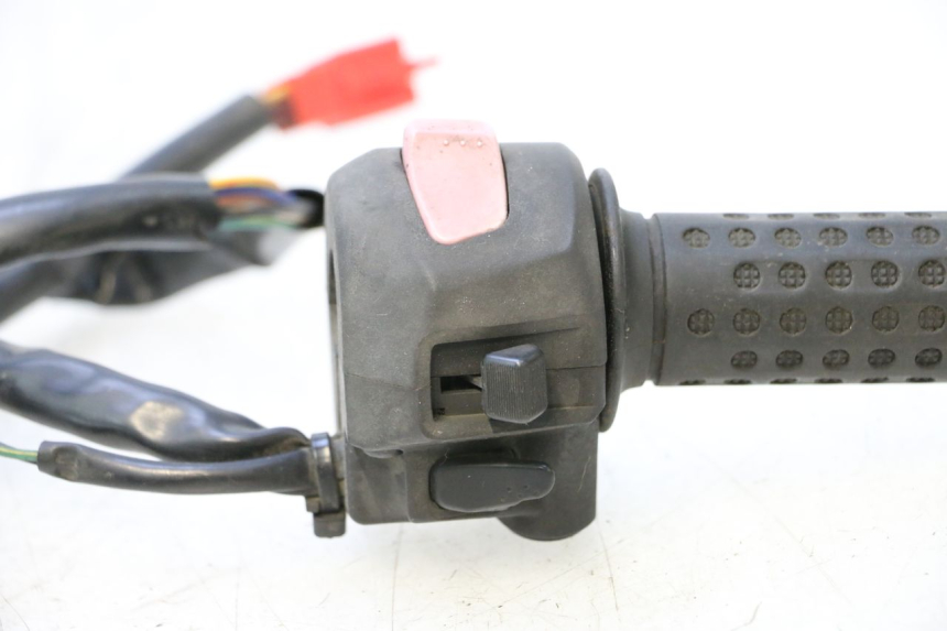 photo de RIGHT SWITCH SYM GTS EVO 125 (2009 - 2013) - Zoom on usage condition