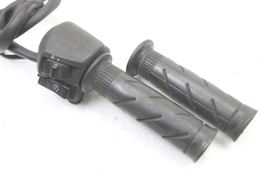 photo de RIGHT HANDLEBAR SWITCH HONDA FES S-WING SWING ABS 125 (2007 - 2015) - Component detail