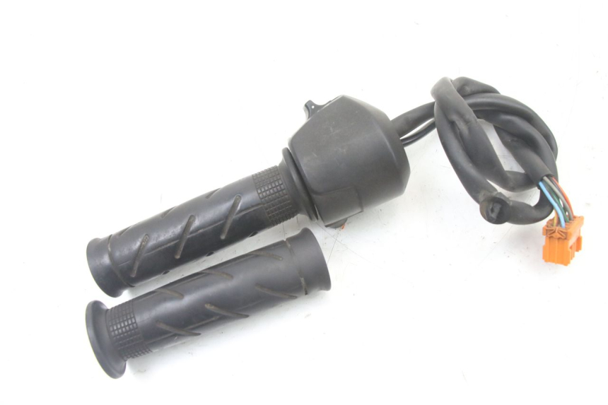 photo de RIGHT HANDLEBAR SWITCH HONDA FES S-WING SWING ABS 125 (2007 - 2015) - Alternative perspective