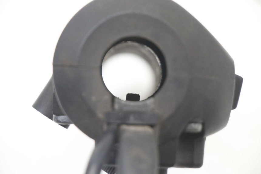 photo de RIGHT HANDLEBAR SWITCH HONDA FES S-WING SWING ABS 125 (2007 - 2015) - Technical close-up