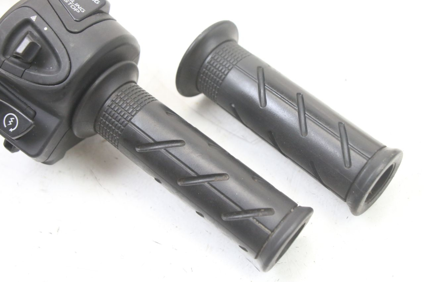 photo de RIGHT SWITCH HONDA PCX (JF57/JF64) 125 (2014 - 2018) - Zoom on usage condition