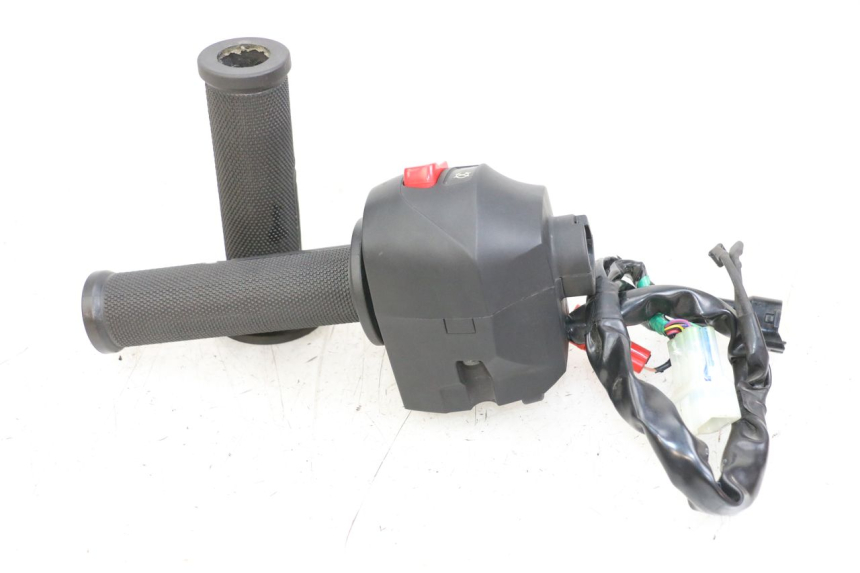 photo de RIGHT SWITCH HUSQVARNA SVARTPILEN 401 (2018 - 2023) - Technical close-up