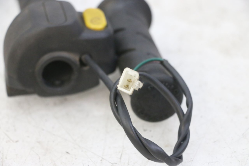 photo de RIGHT SWITCH PEUGEOT JET FORCE CARBU 50 (2003 - 2016) - Component detail