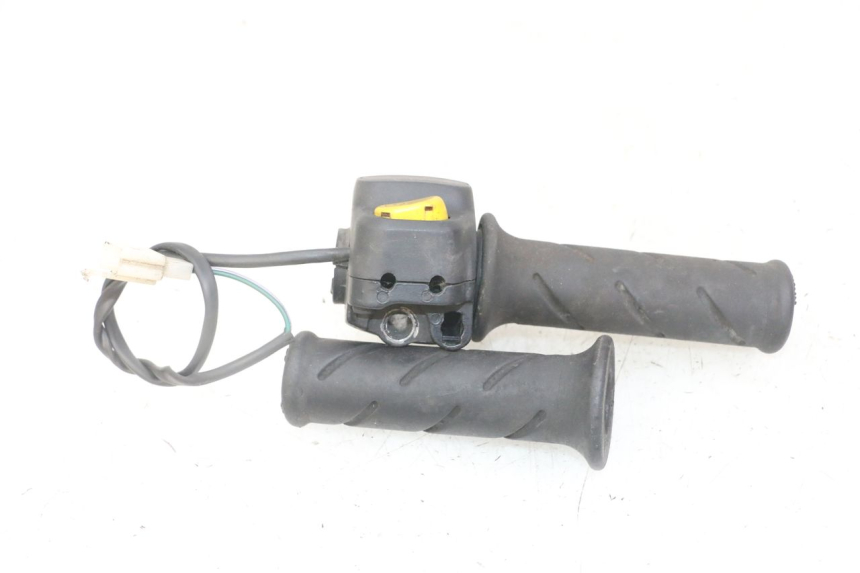 photo de RIGHT SWITCH PEUGEOT JET FORCE CARBU 50 (2003 - 2016) - Alternative perspective