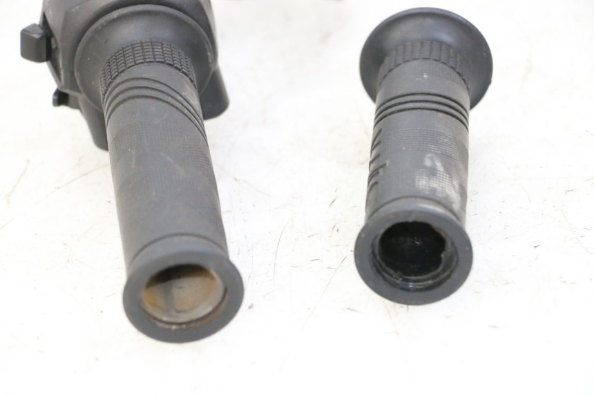 photo de RIGHT SWITCH SYM JOYMAX 125 (2010 - 2017) - Surface and material condition