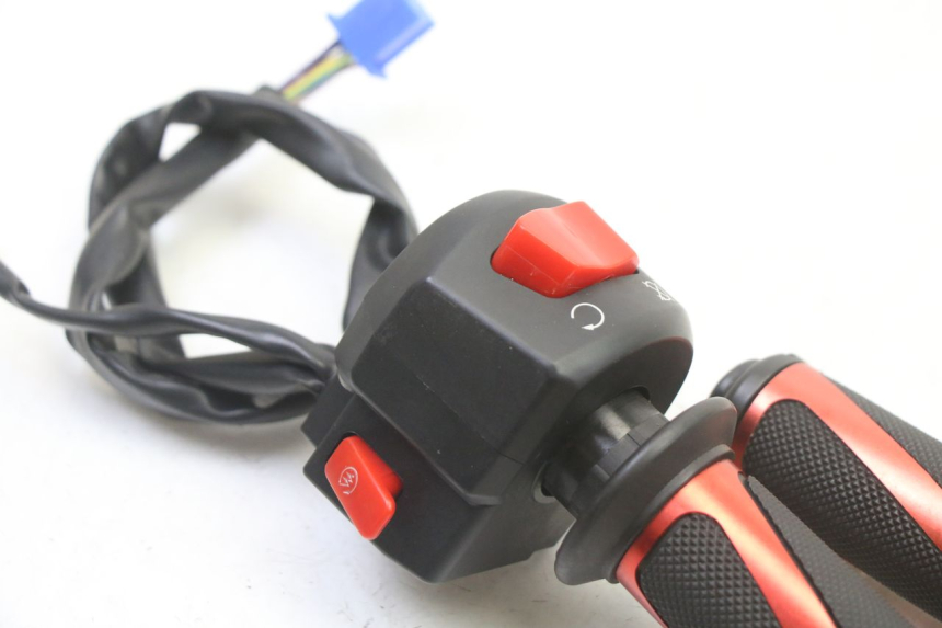 photo de RIGHT SWITCH KIDEN KD125-G 125 (2018 - 2022) - Zoom on usage condition