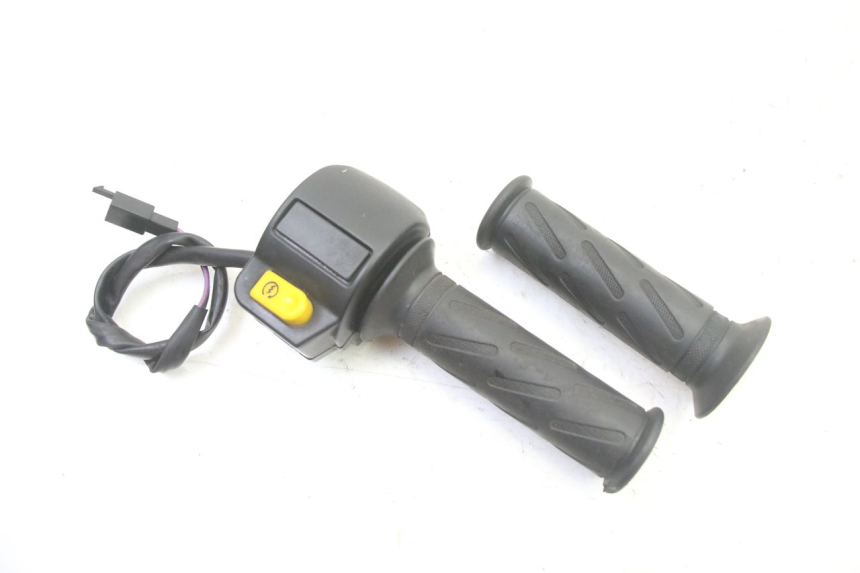 photo de RIGHT HANDLEBAR SWITCH PEUGEOT KISBEE 2T 50 (2010 - 2017) - Main view